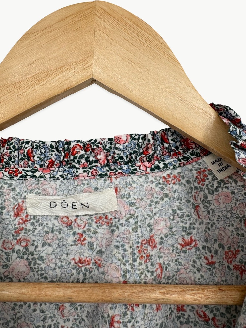 DÔEN Swan Top Size Small in White Petit Jardin Floral Cotton Button Down Shirt - Picture 4 of 16
